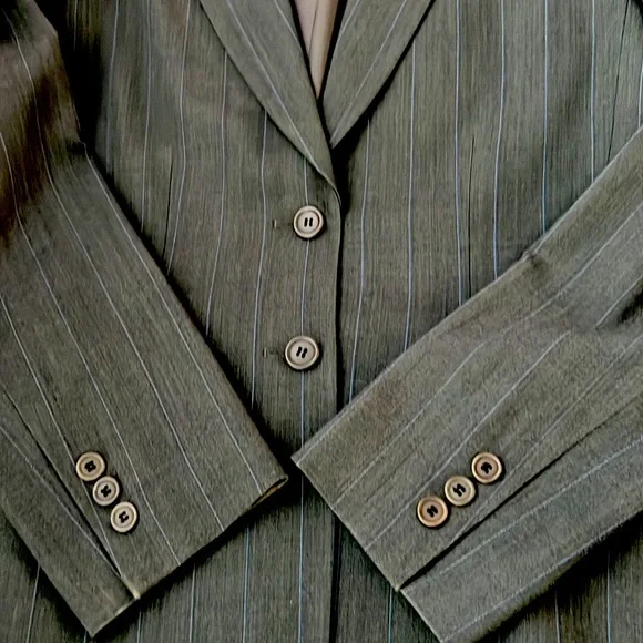 Tahari blue gray pinstriped business jacket size 8 - Picture 3 of 11